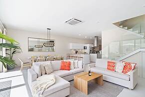 High-end Villa Walk to Beach Pool Ocean View