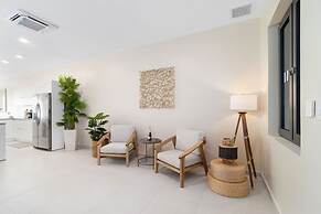 High-end Villa Walk to Beach Pool Ocean View