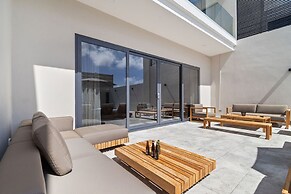 High-end Villa Walk to Beach Pool Ocean View