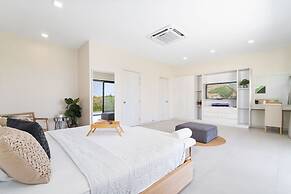 High-end Villa Walk to Beach Pool Ocean View