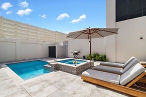 High-end Villa Walk to Beach Pool Ocean View