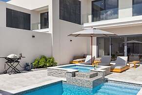 High-end Villa Walk to Beach Pool Ocean View