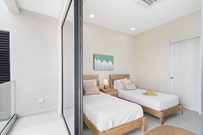 High-end Villa Walk to Beach Pool Ocean View