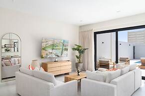 High-end Villa Walk to Beach Pool Ocean View