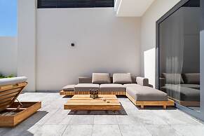 High-end Villa Walk to Beach Pool Ocean View