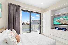 High-end Villa Walk to Beach Pool Ocean View