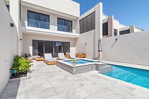 High-end Villa Walk to Beach Pool Ocean View