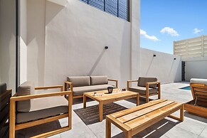 High-end Villa Walk to Beach Pool Ocean View