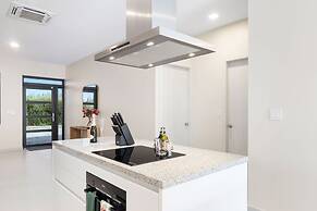 High-end Villa Walk to Beach Pool Ocean View