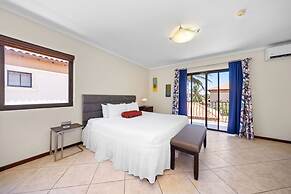 Gold Coast 4br4 5BA Villa w Privatepool Gym