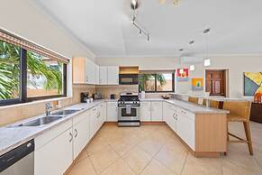 Gold Coast 4br4 5BA Villa w Privatepool Gym