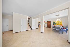 Gold Coast 4br4 5BA Villa w Privatepool Gym