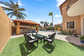 Gold Coast 4br4 5BA Villa w Privatepool Gym