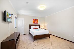 Gold Coast 4br4 5BA Villa w Privatepool Gym