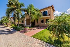Gold Coast 4br4 5BA Villa w Privatepool Gym