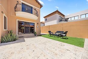 Gold Coast 4br4 5BA Villa w Privatepool Gym