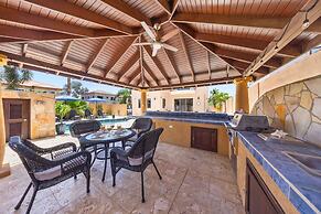 Gold Coast 4br4 5BA Villa w Privatepool Gym