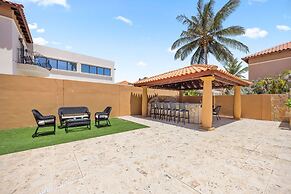 Gold Coast 4br4 5BA Villa w Privatepool Gym