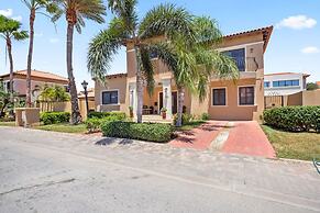 Gold Coast 4br4 5BA Villa w Privatepool Gym