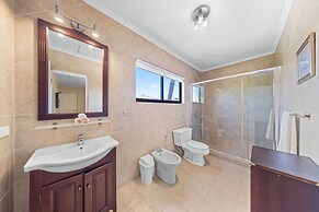 Gold Coast 4br4 5BA Villa w Privatepool Gym