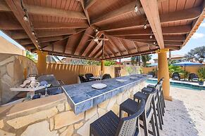 Gold Coast 4br4 5BA Villa w Privatepool Gym