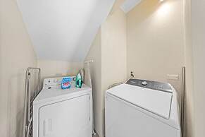 Gold Coast 4br4 5BA Villa w Privatepool Gym