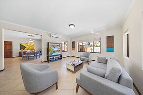 Gold Coast 4br4 5BA Villa w Privatepool Gym