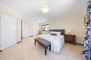 Gold Coast 4br4 5BA Villa w Privatepool Gym