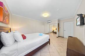 Gold Coast 4br4 5BA Villa w Privatepool Gym