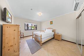 Gold Coast 4br4 5BA Villa w Privatepool Gym