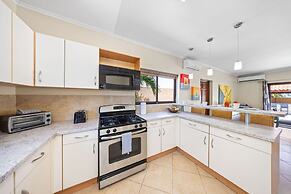 Gold Coast 4br4 5BA Villa w Privatepool Gym