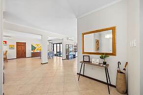 Gold Coast 4br4 5BA Villa w Privatepool Gym