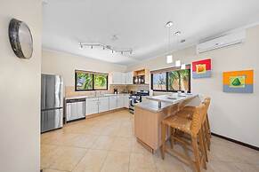 Gold Coast 4br4 5BA Villa w Privatepool Gym