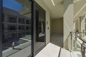 Modern NEW 2br2ba Condo w Pool Resort Amenities