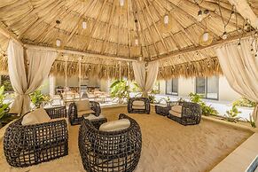 Modern NEW 2br2ba Condo w Pool Resort Amenities