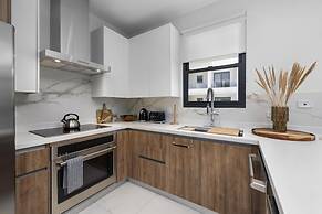 Modern NEW 2br2ba Condo w Pool Resort Amenities