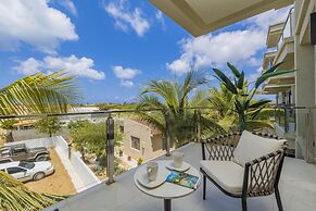 Modern NEW 2br2ba Condo w Pool Resort Amenities