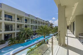 Modern NEW 2br2ba Condo w Pool Resort Amenities