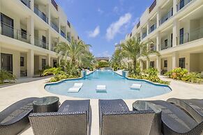 Modern NEW 2br2ba Condo w Pool Resort Amenities