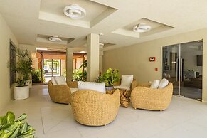 Modern NEW 2br2ba Condo w Pool Resort Amenities