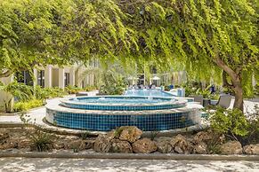 Modern NEW 2br2ba Condo w Pool Resort Amenities