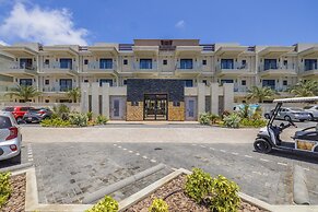 Modern NEW 2br2ba Condo w Pool Resort Amenities