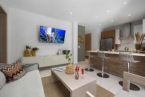 Modern NEW 2br2ba Condo w Pool Resort Amenities