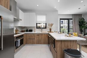 Modern NEW 2br2ba Condo w Pool Resort Amenities