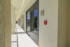 Modern NEW 2br2ba Condo w Pool Resort Amenities