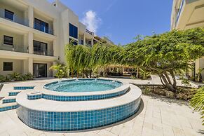 Modern NEW 2br2ba Condo w Pool Resort Amenities