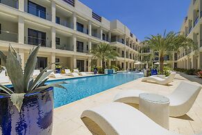 Modern NEW 2br2ba Condo w Pool Resort Amenities