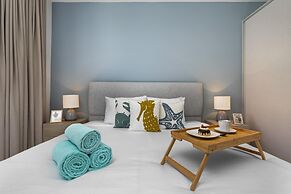 Modern NEW 2br2ba Condo w Pool Resort Amenities