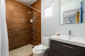 Tranquil 2br2ba Close to the Beach Shared Pool