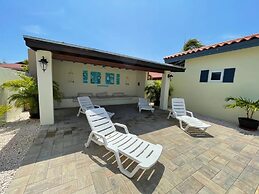 Tranquil 2br2ba Close to the Beach Shared Pool
